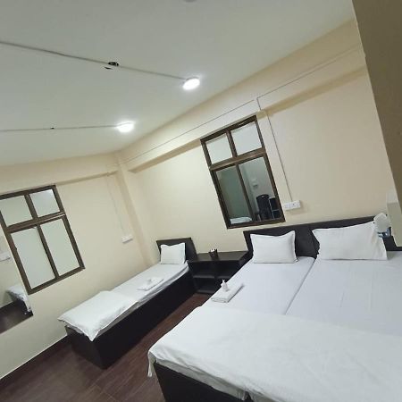 Oyo Thangal Hotel Imphal Ngoại thất bức ảnh