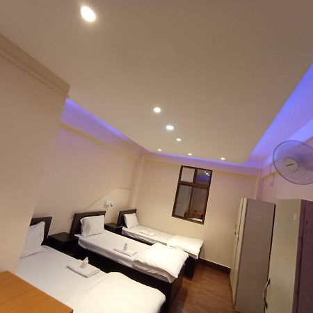 Oyo Thangal Hotel Imphal Ngoại thất bức ảnh