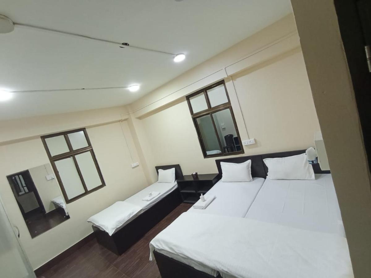 Oyo Thangal Hotel Imphal Ngoại thất bức ảnh