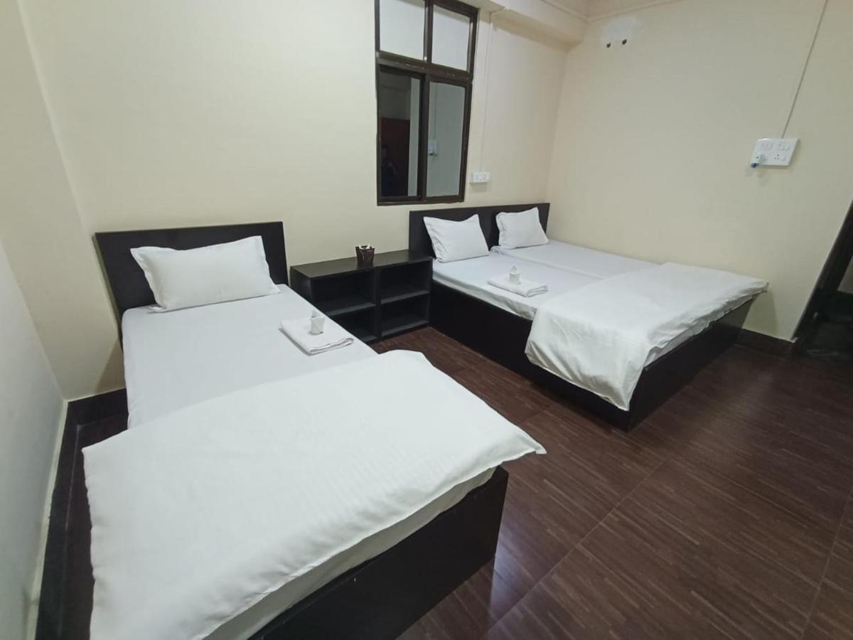 Oyo Thangal Hotel Imphal Ngoại thất bức ảnh