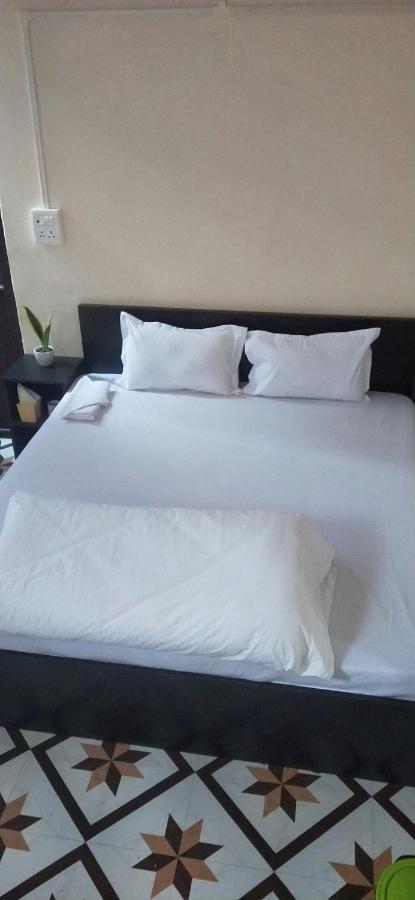 Oyo Thangal Hotel Imphal Ngoại thất bức ảnh