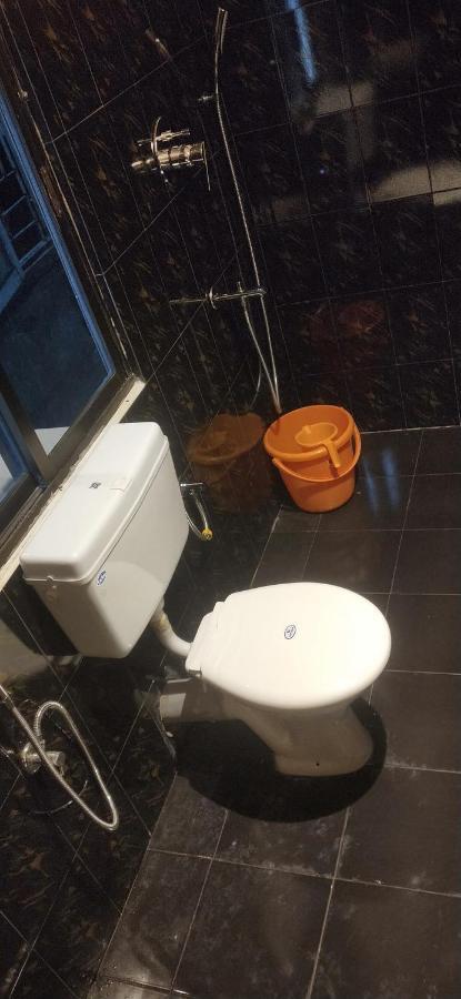 Oyo Thangal Hotel Imphal Ngoại thất bức ảnh