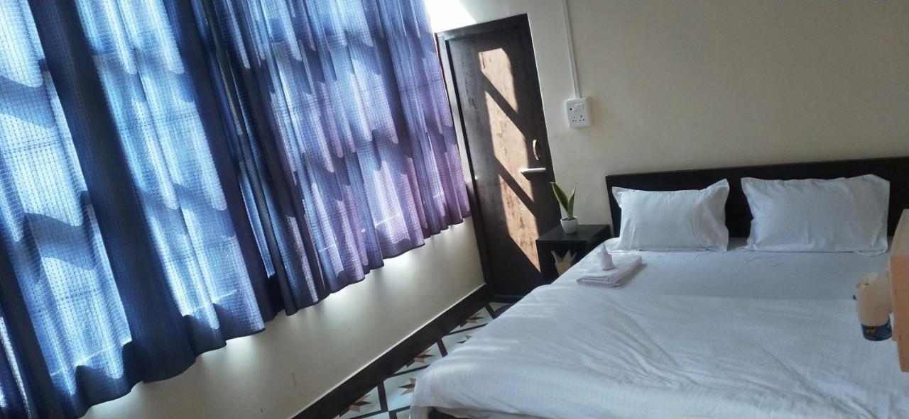 Oyo Thangal Hotel Imphal Ngoại thất bức ảnh