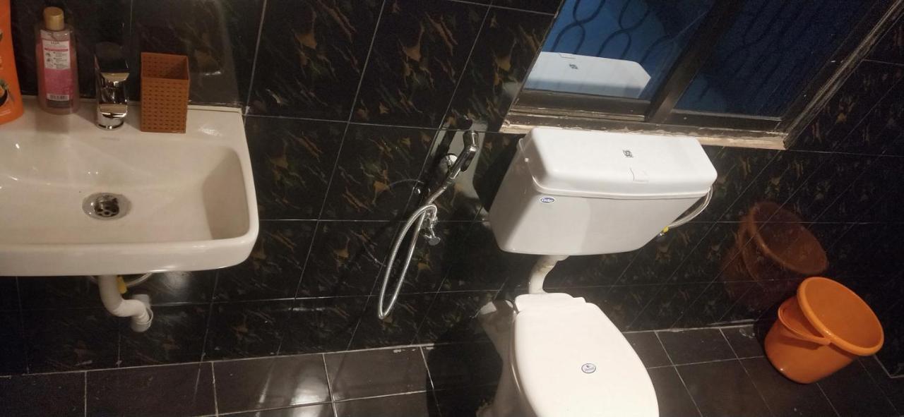 Oyo Thangal Hotel Imphal Ngoại thất bức ảnh